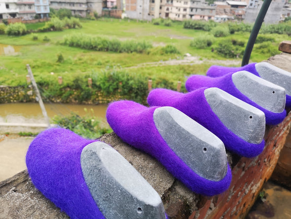 Cool Trade Winds Spotty Silver Grey Felt Slippers