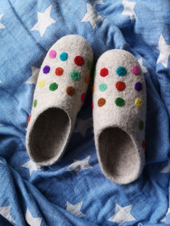 Cool Trade Winds Spotty Silver Grey Felt Slippers